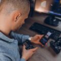 Ile kosztuje gra na PS4 i co wpływa na jej cenę?