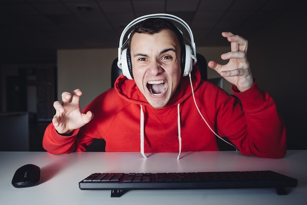 Czy grasz w jakieś gry online i co najbardziej w nich lubisz?