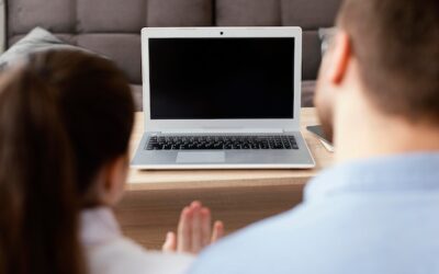 Czy laptop może być monitorem dla innego urządzenia?