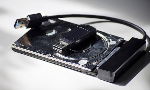Jak podłączyć dysk hdd do pc i na co zwrócić uwagę?