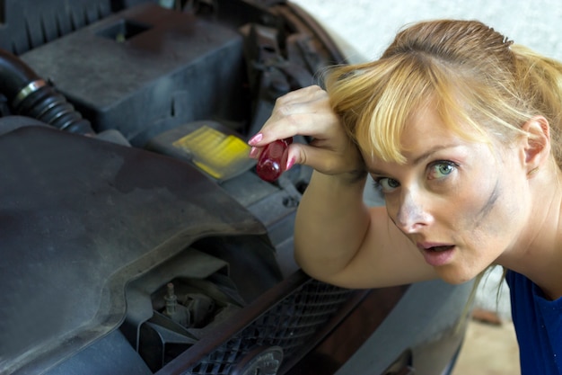 Jak sprawdzić uszkodzenie płyty głównej w komputerze?