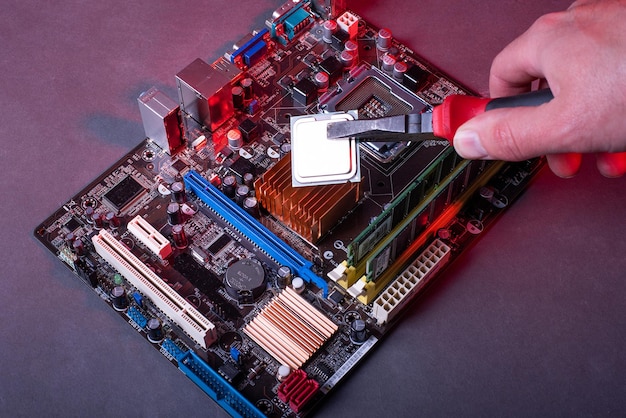 Jak wymienić procesor w laptopie HP bezpiecznie i samodzielnie?