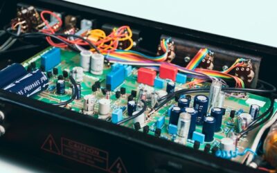 Jaki zasilacz do płyty głównej sprawdzi się w domowym komputerze?