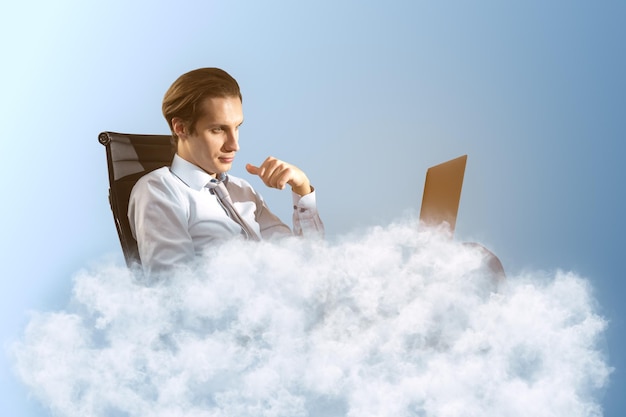 Jakie są możliwości pracy w chmurze dla osób z różnych branż?