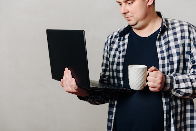 Laptop bez systemu czy warto wybrać takie rozwiązanie?