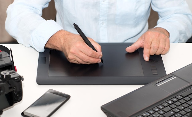 Tablet Wacom jak używać podczas pracy twórczej?