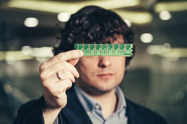 Jak dołożyć ram do komputera bezpiecznie i skutecznie?