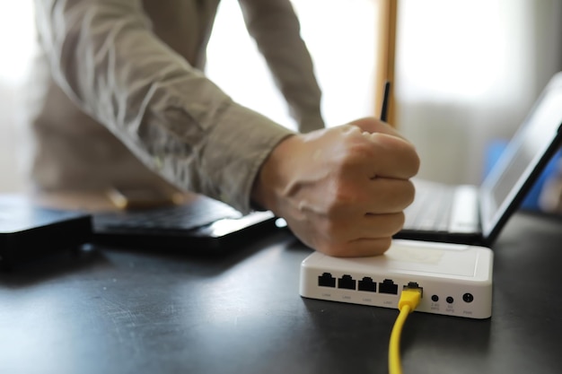 Jak podłączyć drugi router wifi w domu?