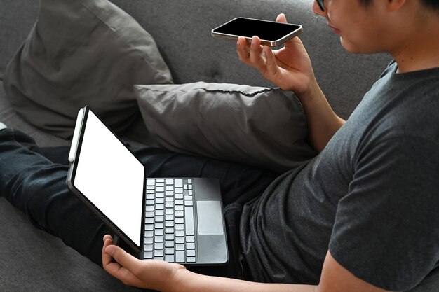 Jak połączyć internet z telefonu na laptop?