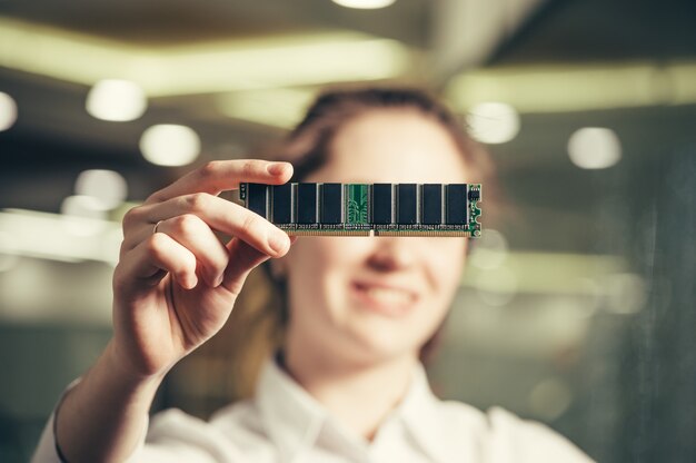 Jak sprawdzić producenta karty graficznej w swoim komputerze?