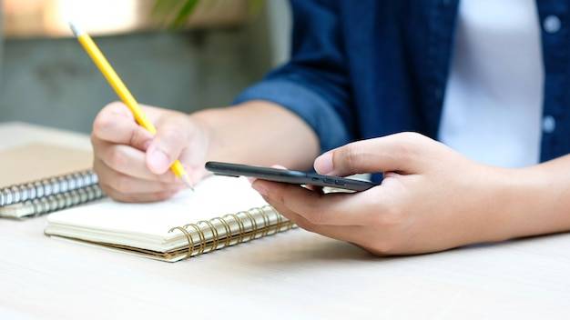 Jak napisać aplikację mobilną i od czego zacząć?