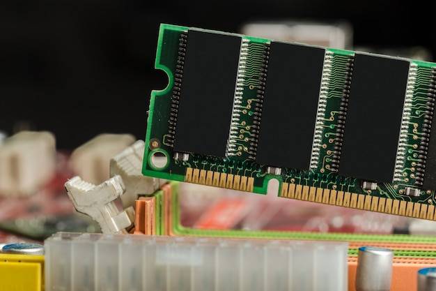 Jak pamieć RAM wpływa na działanie komputera?