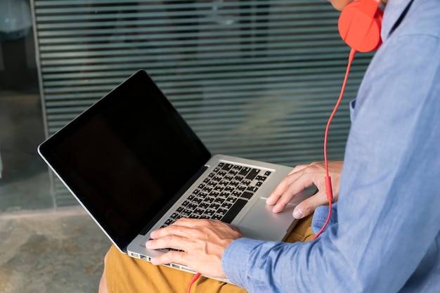 Laptop bez systemu jak wgrać system samodzielnie?