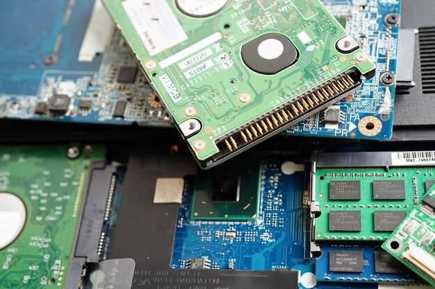 Gdzie jest pamięć ram w komputerze i jak ją znaleźć?