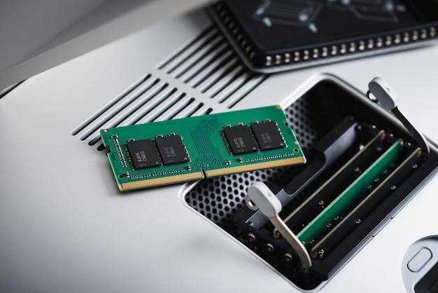 Jak dołożyć pamięć RAM do laptopa?