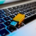 Jak uruchomić instalację Windowsa z pendrive na swoim komputerze?