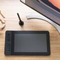 Tablet graficzny z wyświetlaczem czy bez który wybrać do swojej pracy?